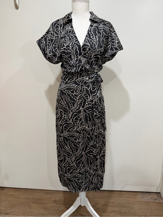 Mango Dresses & Skirts - Mango Black and White Leaf-Print Wrap Maxi Dress